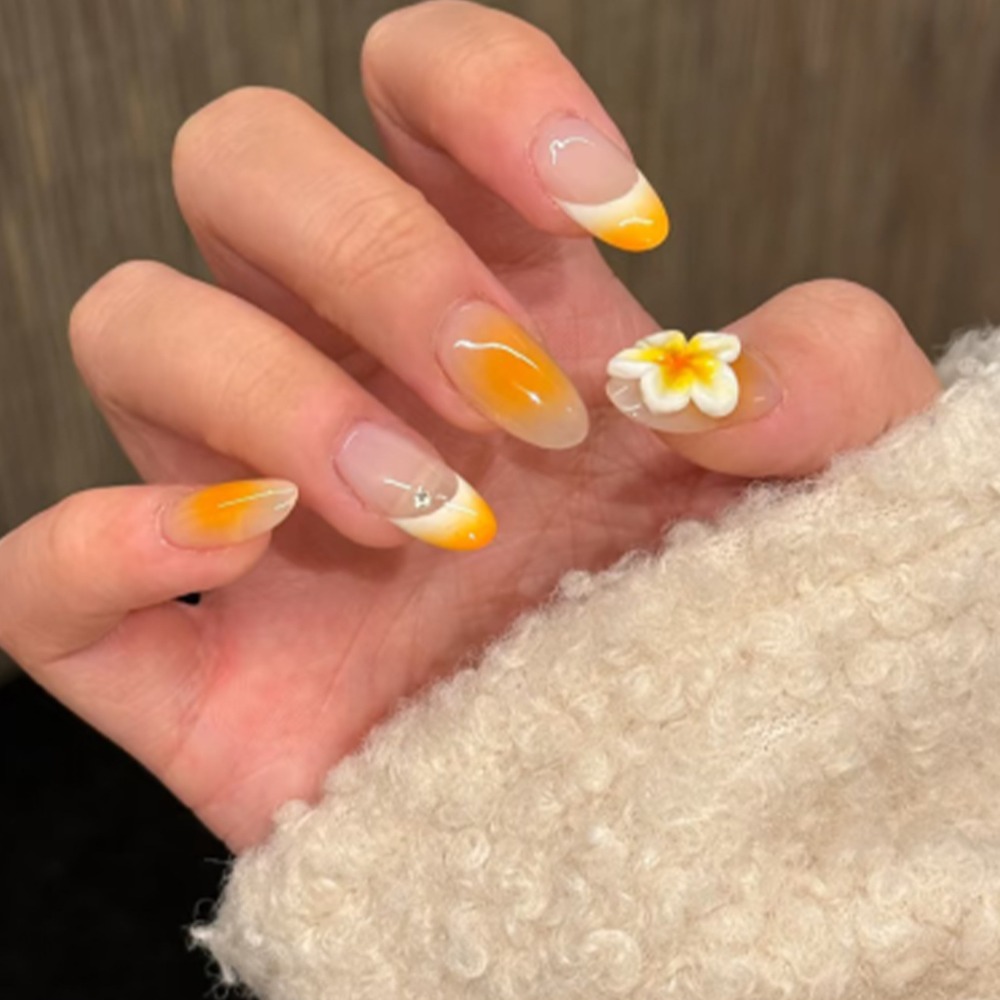 Pressed Flower Art - 24個入り、中くらいのサイズのアーモンド型つけ爪。3Dの黄色い花柄のネイルアート、フレンチチップ、光沢のあるフルカバー、女性用。