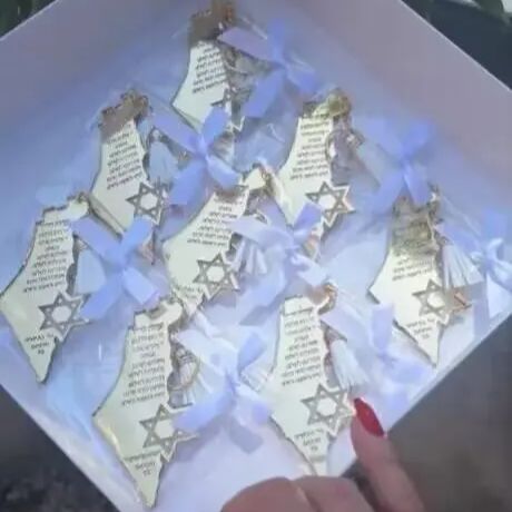 Custom Star Map - バーミツワや結婚式に贈る、星のダビデをあしらったヘブライ語のポムマップのアクリルキーホルダー。鏡面シルバー仕上げで、特別な贈り物に最適。感謝祭にも。
