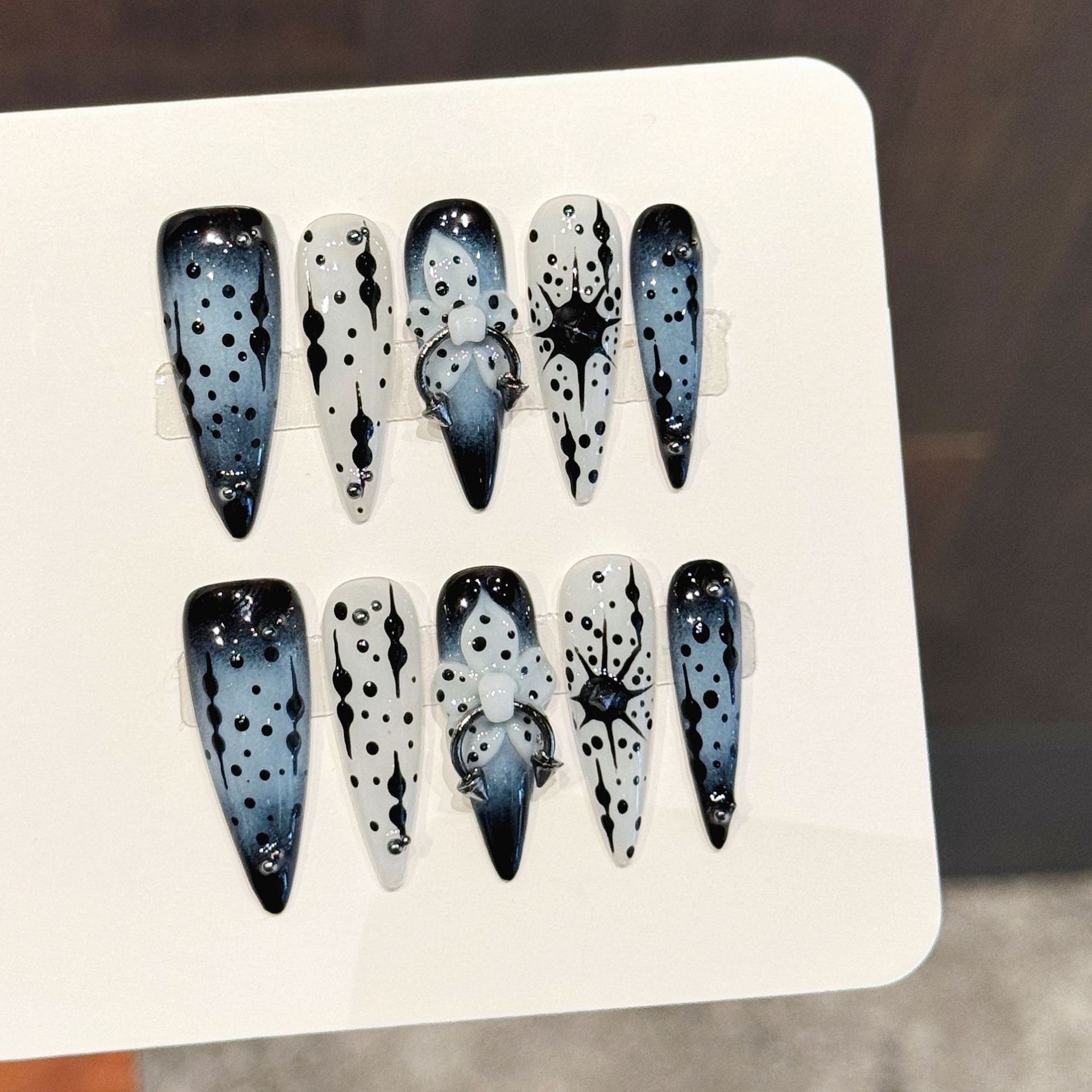 Pressed Flower Art - 10個入り グラデーションインクブルー ハンドメイドつけ爪 ダークスタイル ロングポインテッド フェイクネイル
