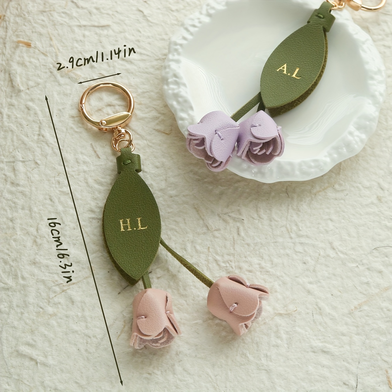 カスタマイズされたイニシャル入りレザーチューリップキーホルダ - Monogram Keychain Leather のレビューと価格