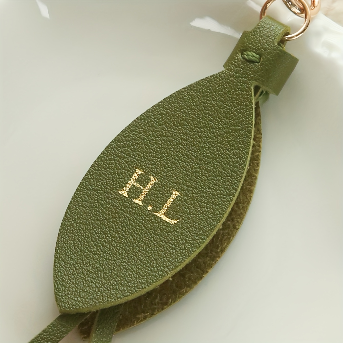 カスタマイズされたイニシャル入りレザーチューリップキーホルダ - Monogram Keychain Leather のレビューと価格